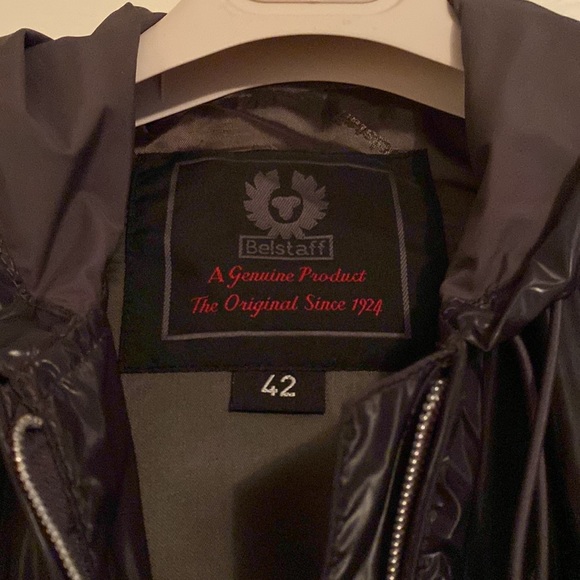 Women’s cropped bomber jacket. Shiny material. Looks blackish/grey. It is lined. - Picture 2 of 4